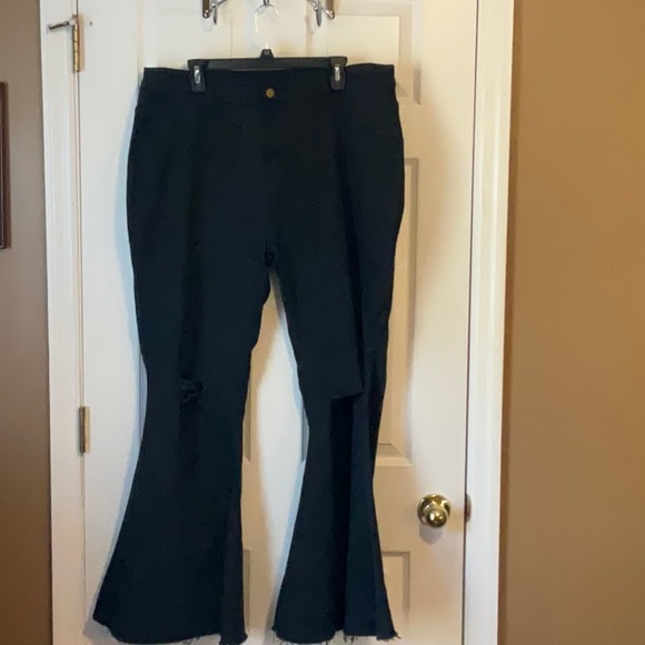Fashionable Black High Rise Distressed Wide Leg Flare Raw Hem Jeans Size 2XL - Picture 1 of 13